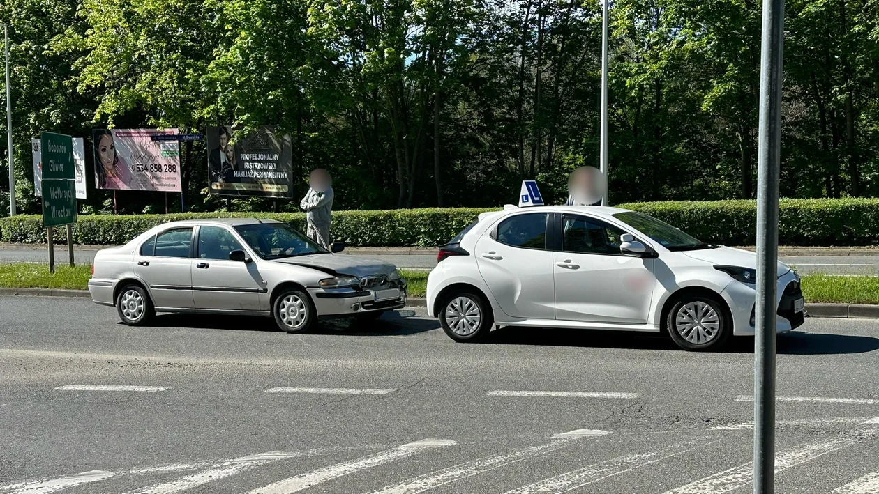 Kłodzko. Kolizja na ul. Dusznickiej [aktualizacja] - Zdjęcie główne