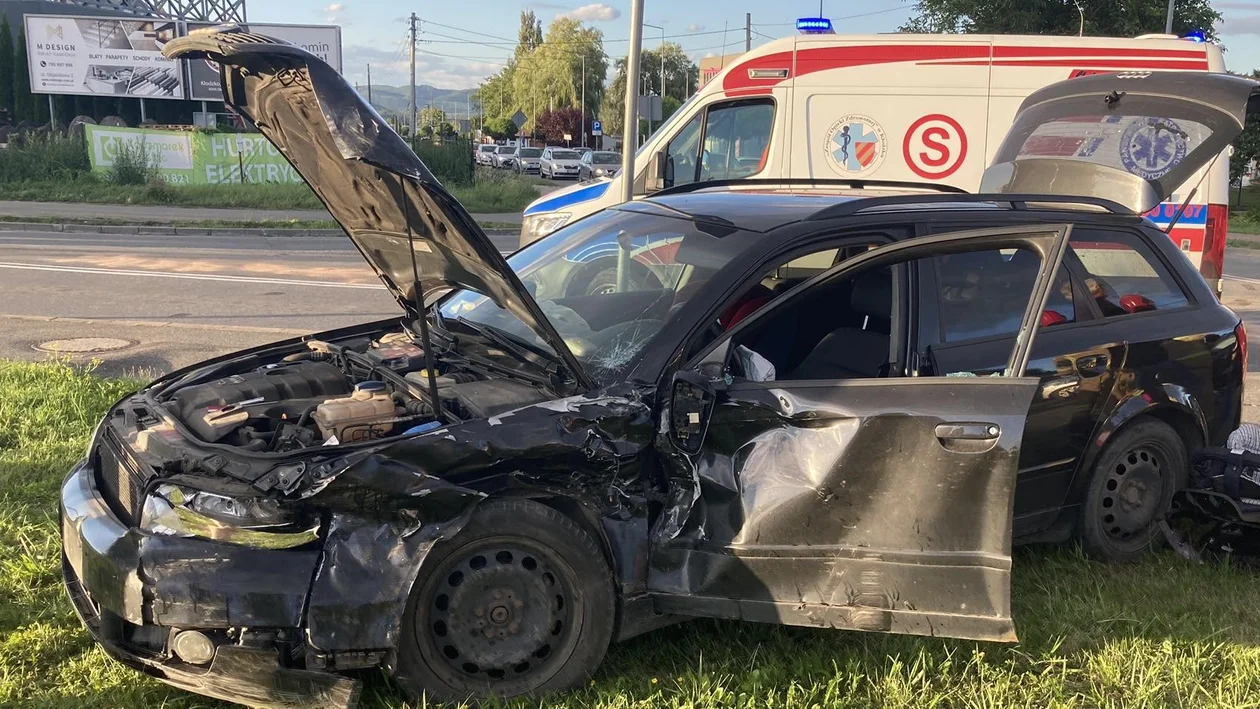 Kolizja na Zajęczej i Objazdowej. Porsche uderzyło w Audi