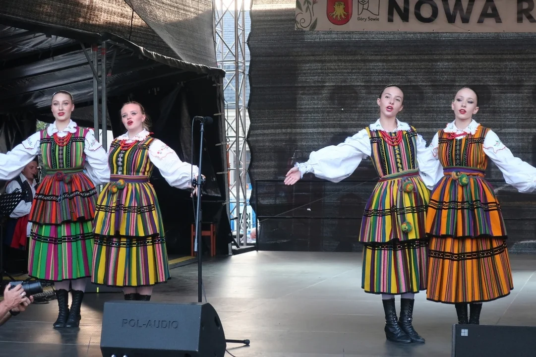 Nowa Ruda. Rozpoczął się Międzynarodowy Festiwal Folkloru [galeria]