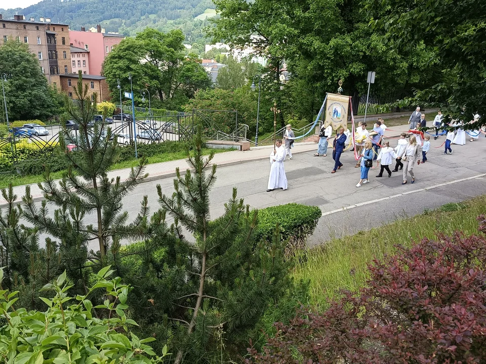 Boże Ciało w Nowej Rudzie. Ulicami przeszła uroczysta procesja [galeria]