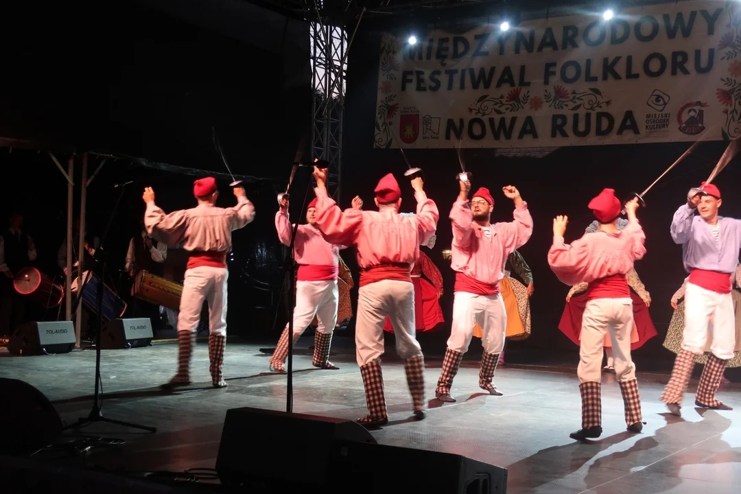 Nowa Ruda. Rozpoczął się Międzynarodowy Festiwal Folkloru [galeria]