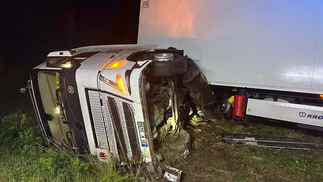 Jaszkówka - wypadek ciężarówki na K46 - Zdjęcie główne