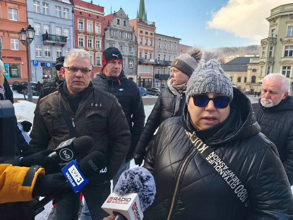 Nowa Ruda. Protest mieszkańców ulic objętych SPP. Domagają się abonamentu parkingowego [galeria]