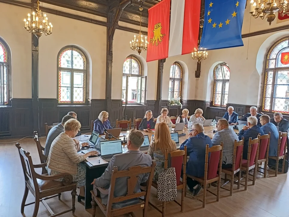 III sesja Rady Miejskiej w Nowej Rudzie za nami [zdjęcia] - Zdjęcie główne