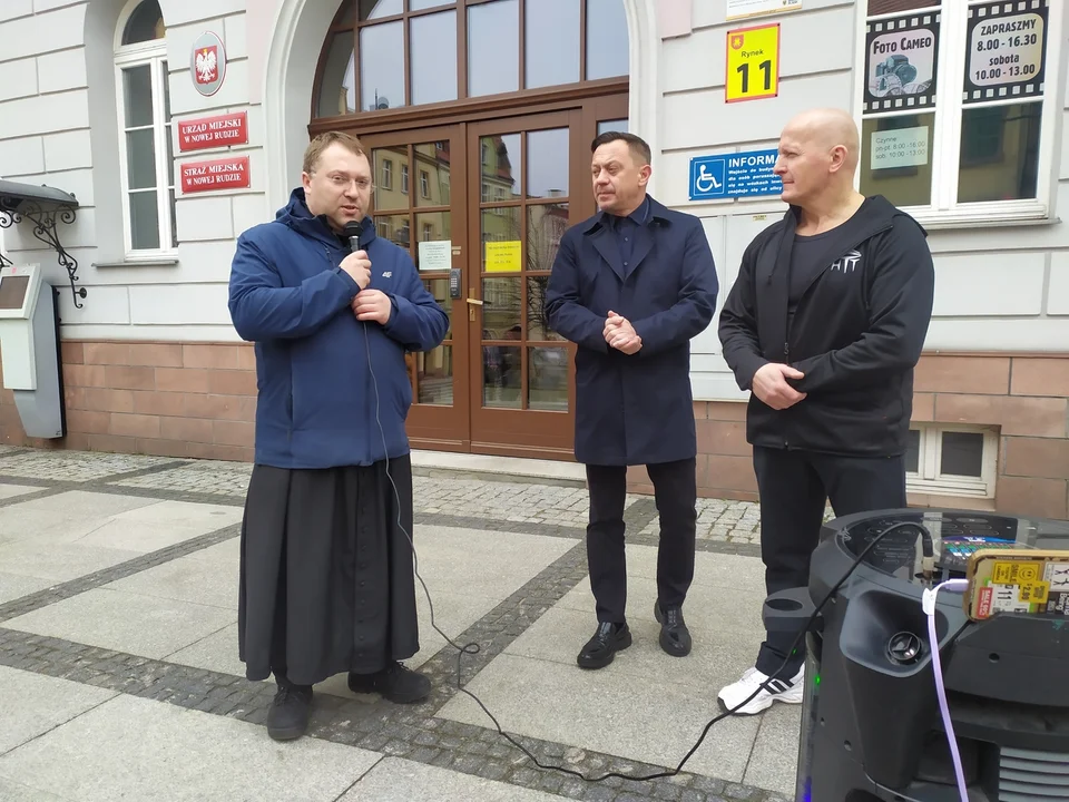 Śniadanie Wielkanocne w Nowej Rudzie. Dużo smakołyków i sporo gości [zdjęcia]