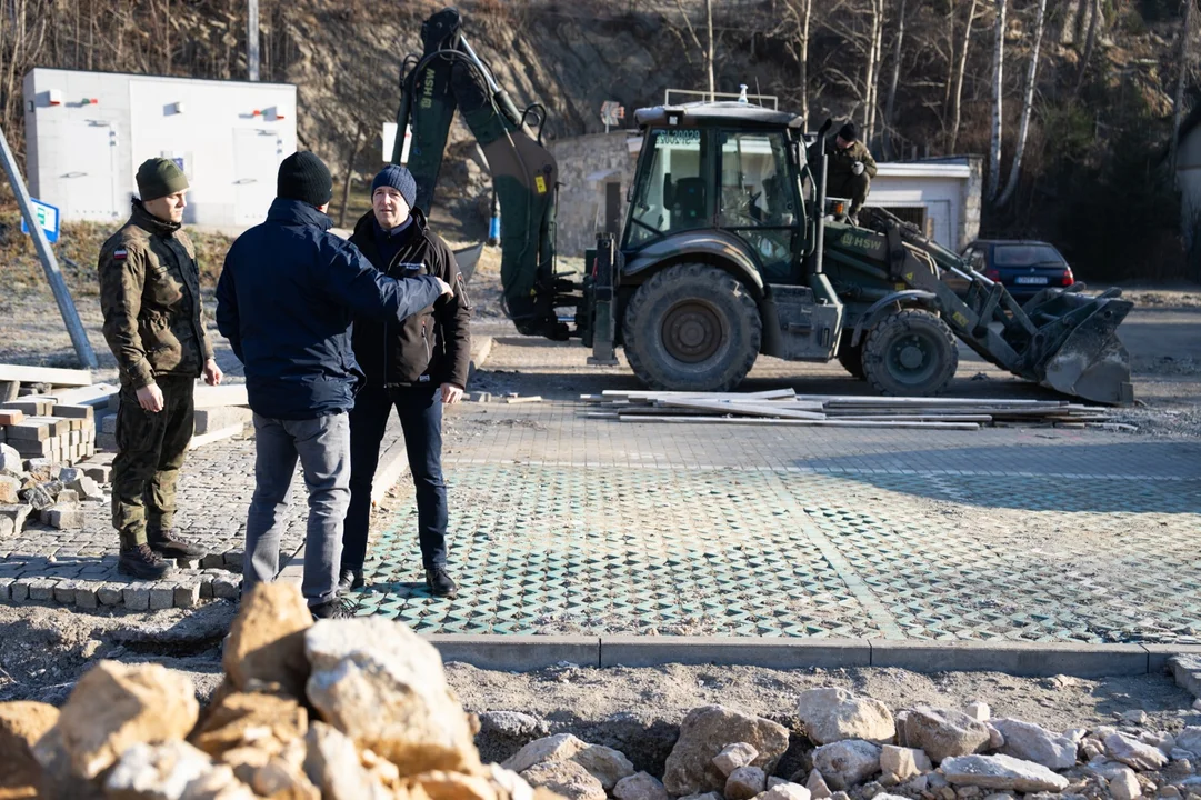 Powiat Kłodzki. Operacja Feniks: Działania żołnierzy na terenach dotkniętych powodzią [zdjęcia]