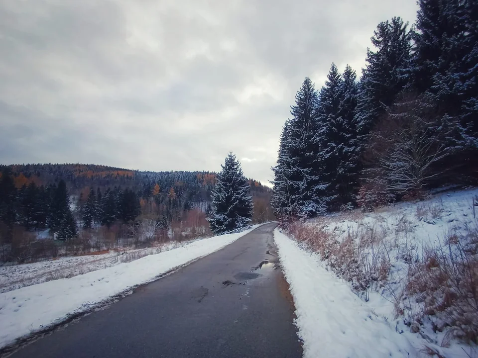 Biało za oknem. Pierwszy śnieg w obiektywie naszych czytelników