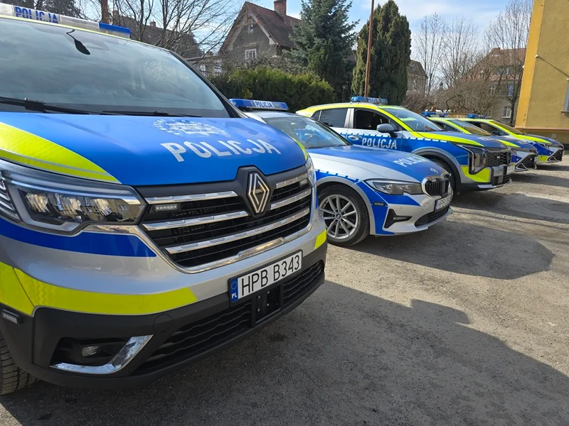 Nowe radiowozy dla ząbkowickiej Policji [zdjęcia]