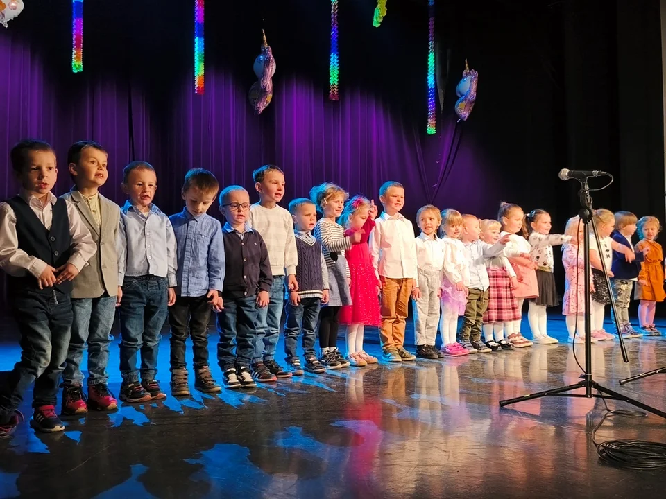 Nowa Ruda. Kolorowy Festiwal Piosenki Przedszkolnej w Miejskim Ośrodku Kultury [galeria]
