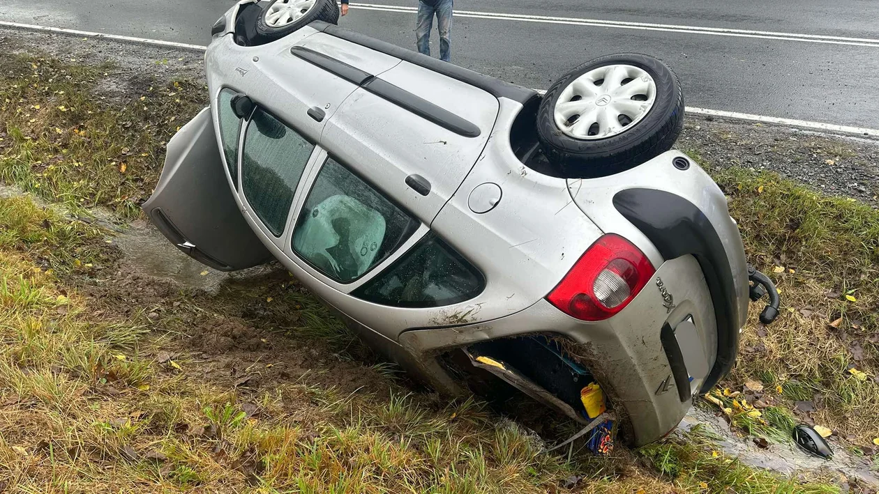 Podzamek. Stracił panowanie nad pojazdem [zdjęcia]