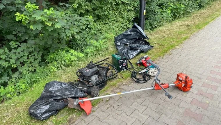 Kamieniec Ząbkowicki. Łup zakopany w lesie [FOTO] - Zdjęcie główne