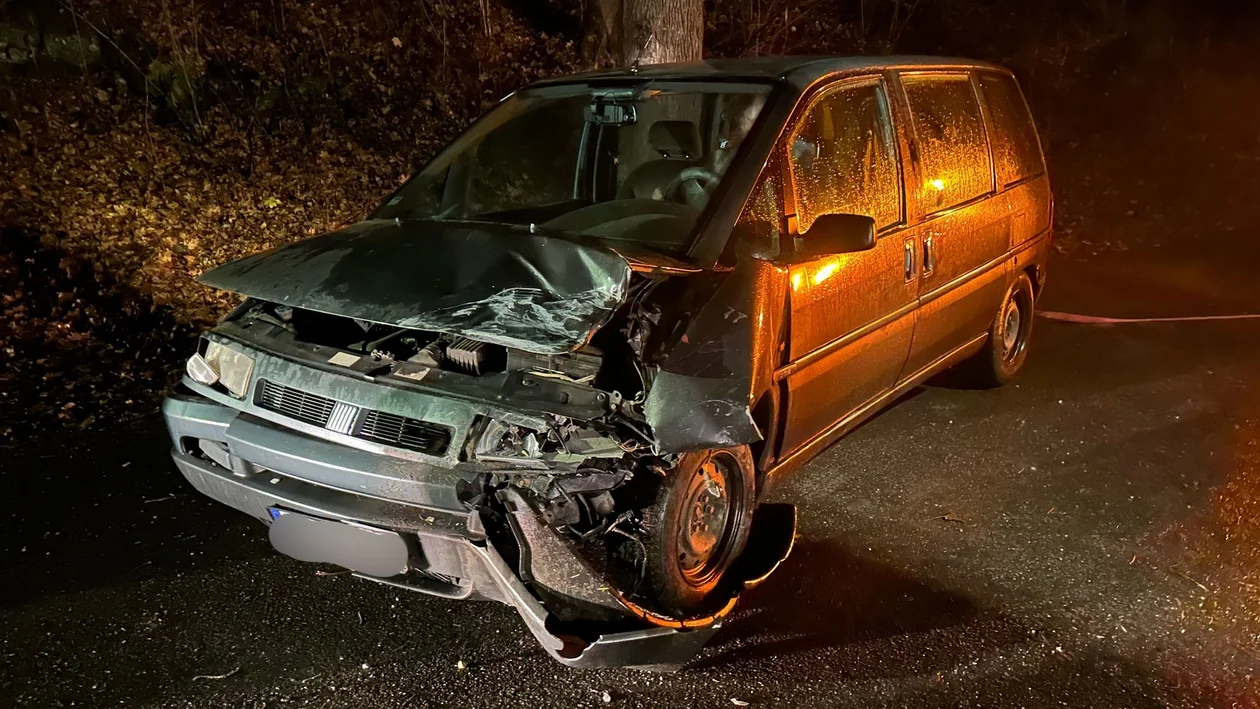 Kolizja w Wojciechowicach. Fiat Ulysse uderzył w Fiata Doblo