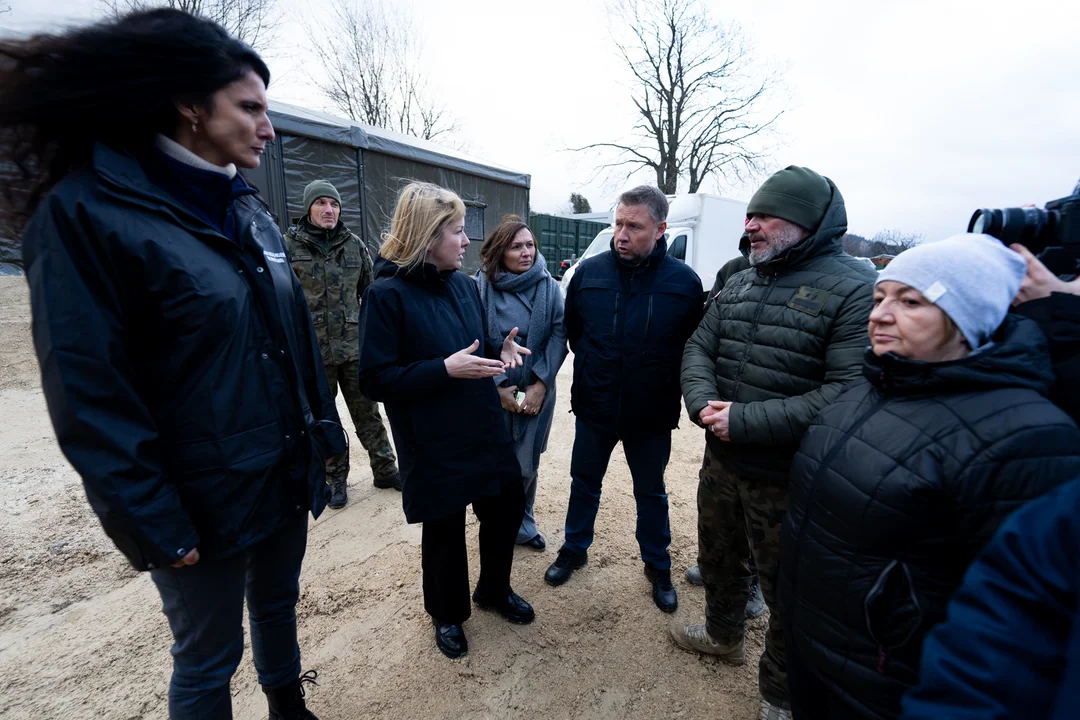 Przedstawiciele rządu na terenach dotkniętych wrześniowa powodzią [galeria]