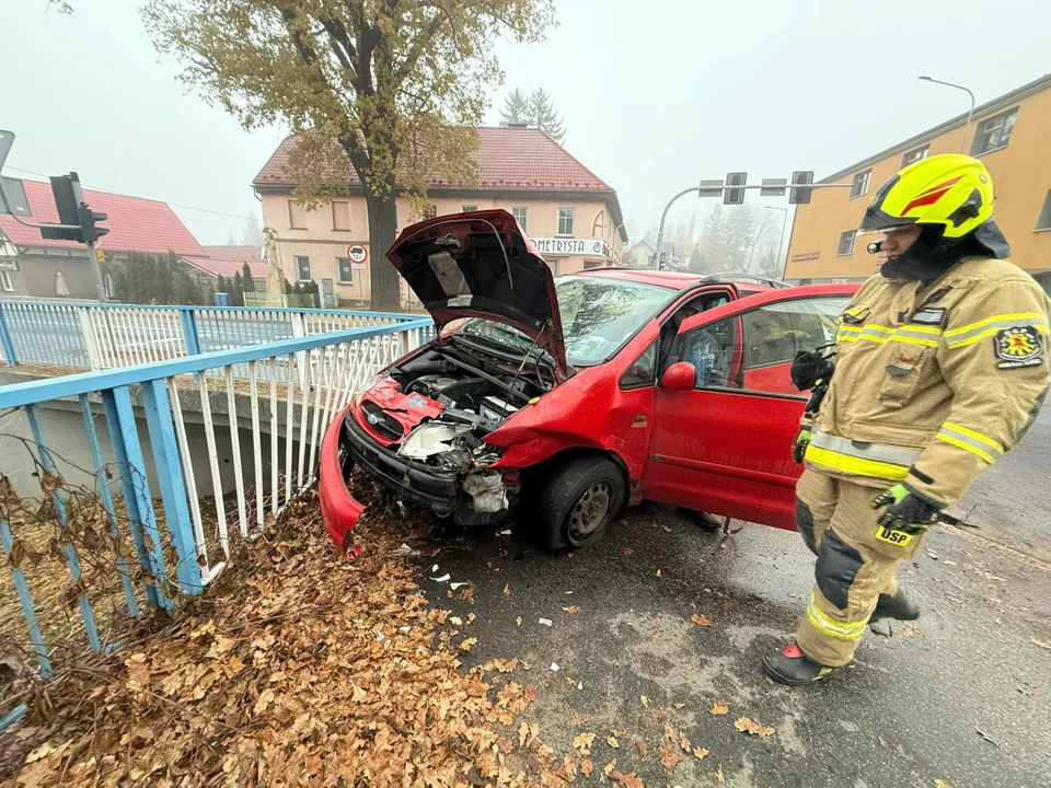 Nowa Ruda. Zderzenie dwóch samochodów na skrzyżowaniu w Słupcu [zdjęcia] - Zdjęcie główne