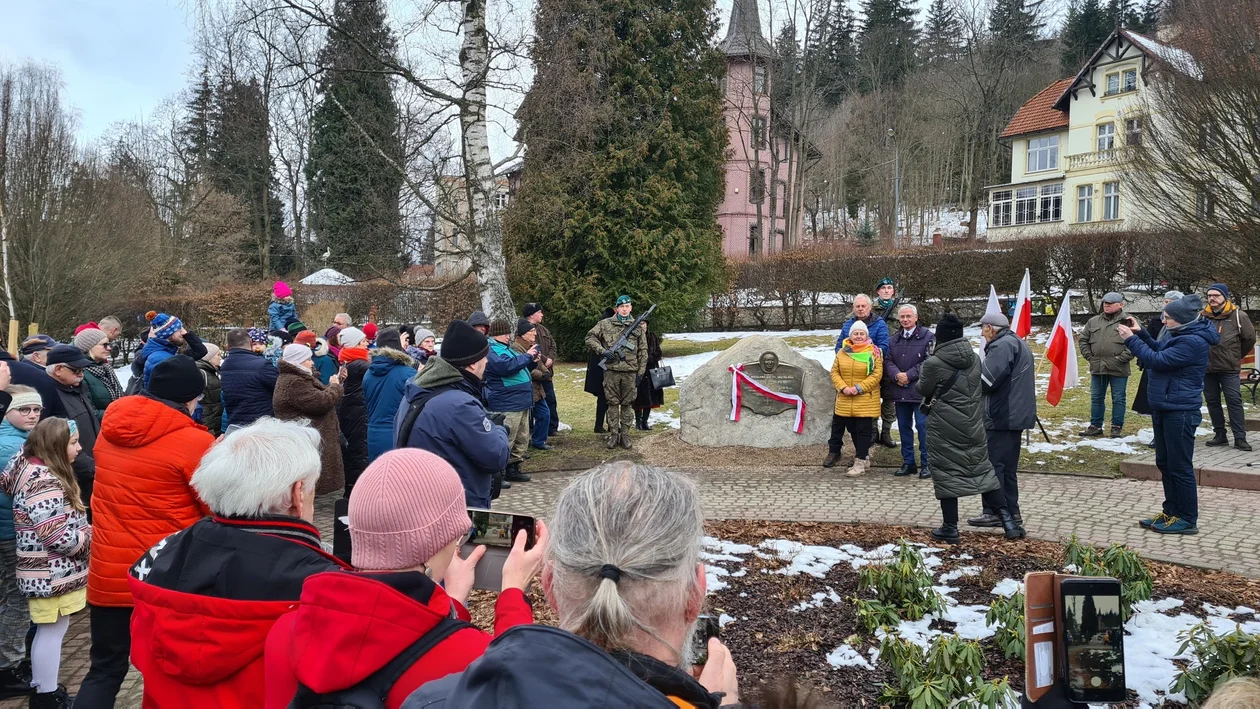 W Lądku-Zdroju odsłonięto tablicę  poświęcona ppor. Wiesławowi Mikicie - Zdjęcie główne