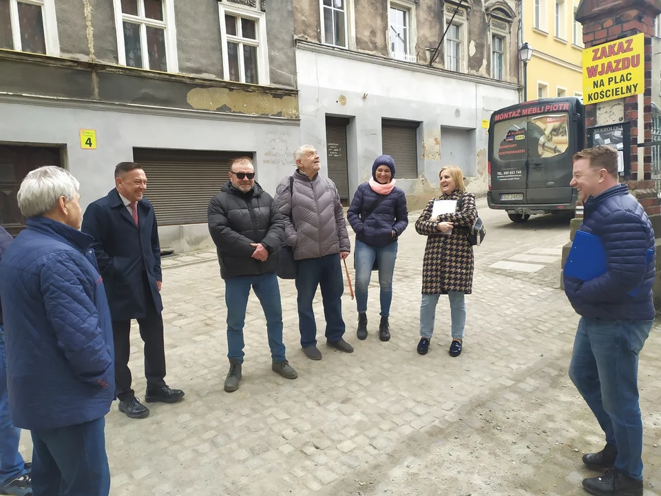 Nowa Ruda. Zakończono remont ulic Kościelnej i Martwej. Zmiana organizacji ruchu nie wszystkim się podoba [zdjęcia]