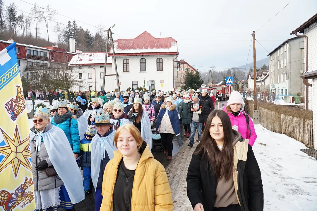 Orszak Trzech Króli przeszedł ulicami Jugowa. Było kolorowo i wesoło [galeria]