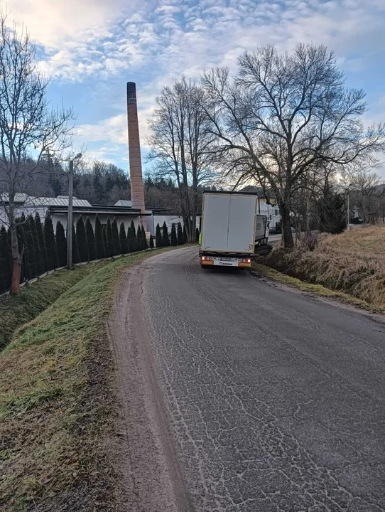 Ciężarówki zagrażają bezpieczeństwu na drodze [zdjęcia]