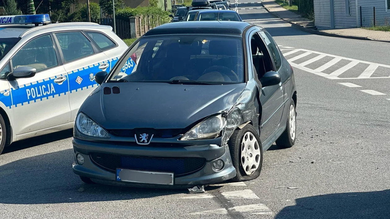 Żelazno. Kolizja skody i peugeota [zdjęcia]