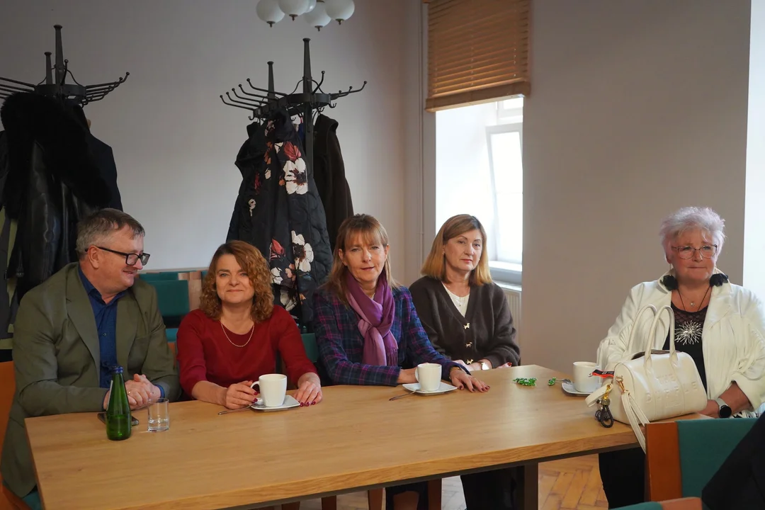 Sesja Rady Powiatu Ząbkowickiego: nagrody dla uczniów i ważne decyzje finansowe [galeria]
