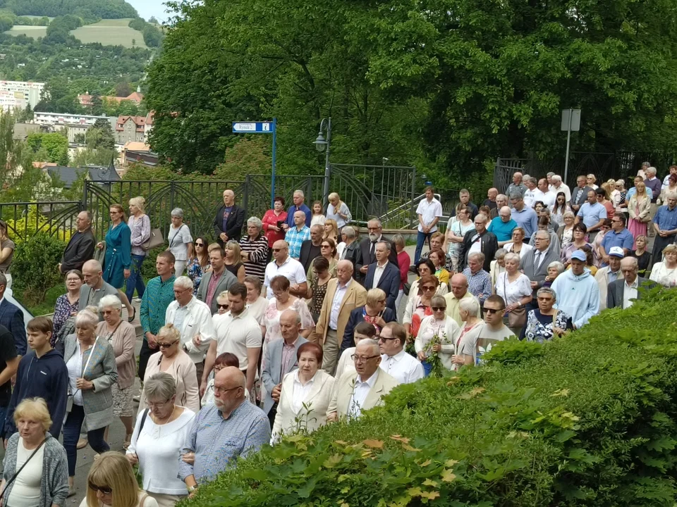 Boże Ciało w Nowej Rudzie. Ulicami przeszła uroczysta procesja [galeria]