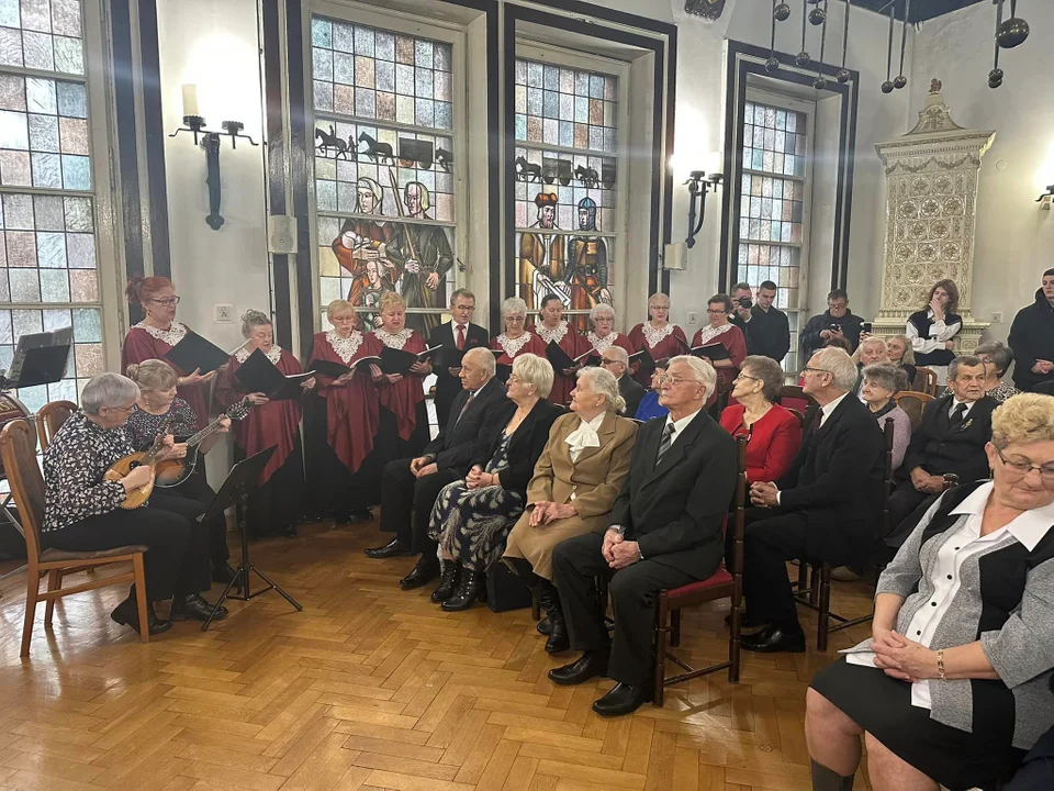 Małżeństwa z Ziębic odebrały odznaki za 50 i 60 lat nieprzerwanego i wyjątkowego pożycia małżeńskiego