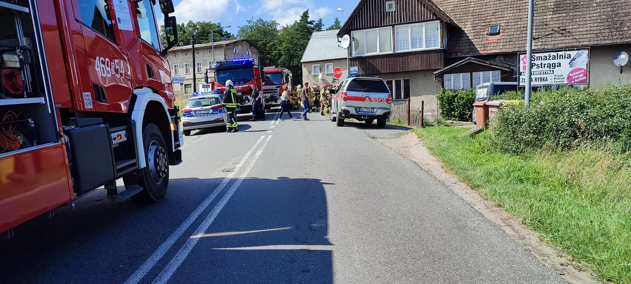 Zderzenie trzech pojazdów Polanicy-Zdroju. Trzy osoby trafiły do szpitala