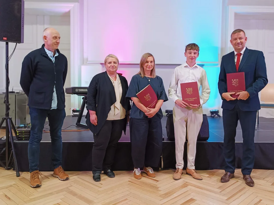 Wręczono stypendia „Leonardo” dla uzdolnionych uczniów kłodzkich szkół [galeria]