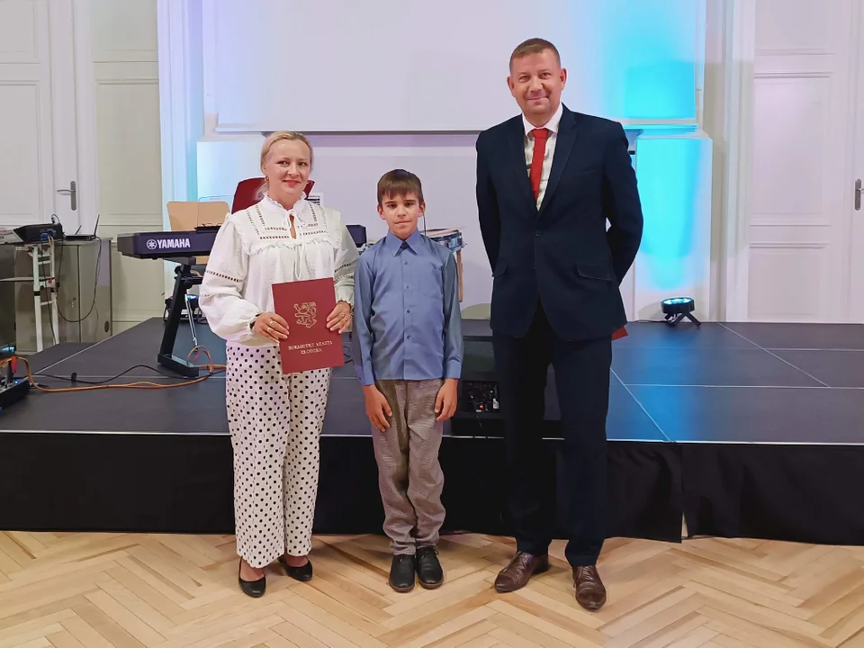 Wręczono stypendia „Leonardo” dla uzdolnionych uczniów kłodzkich szkół [galeria]