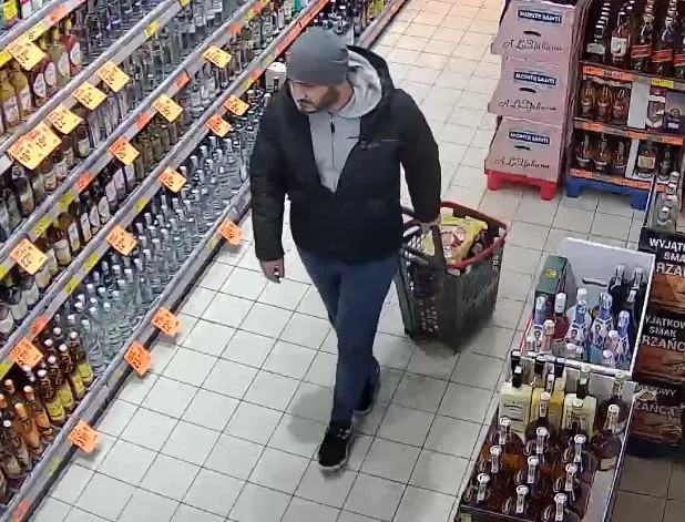 Ząbkowice Śląskie. Ukradli 12 butelek whisky. Szuka ich policja