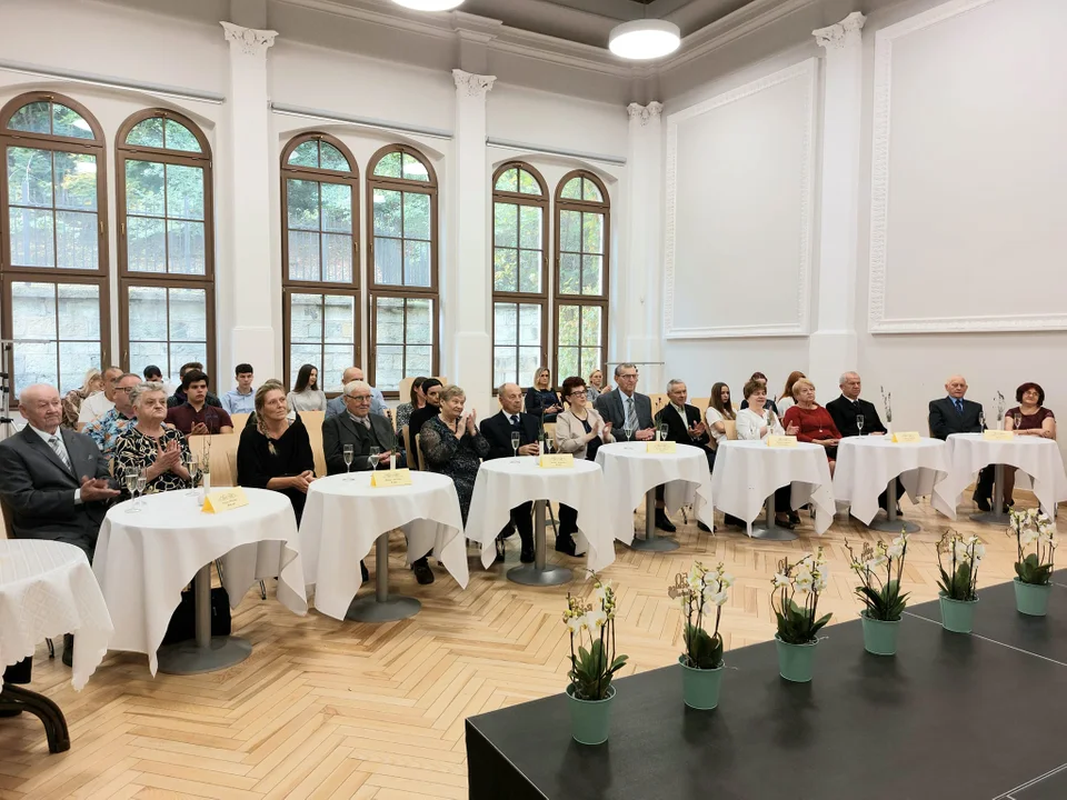 Złote gody w Centrum Aktywności Lokalnej w Kłodzku. Osiem par odebrało gratulację od burmistrza [galeria]