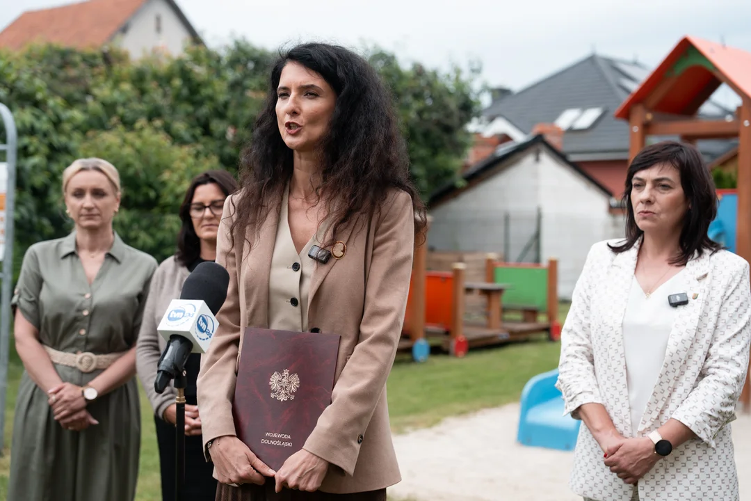 Blisko 2 mln zł na place zabaw przy żłobkach samorządowych w powiecie kłodzkim [zdjęcia]