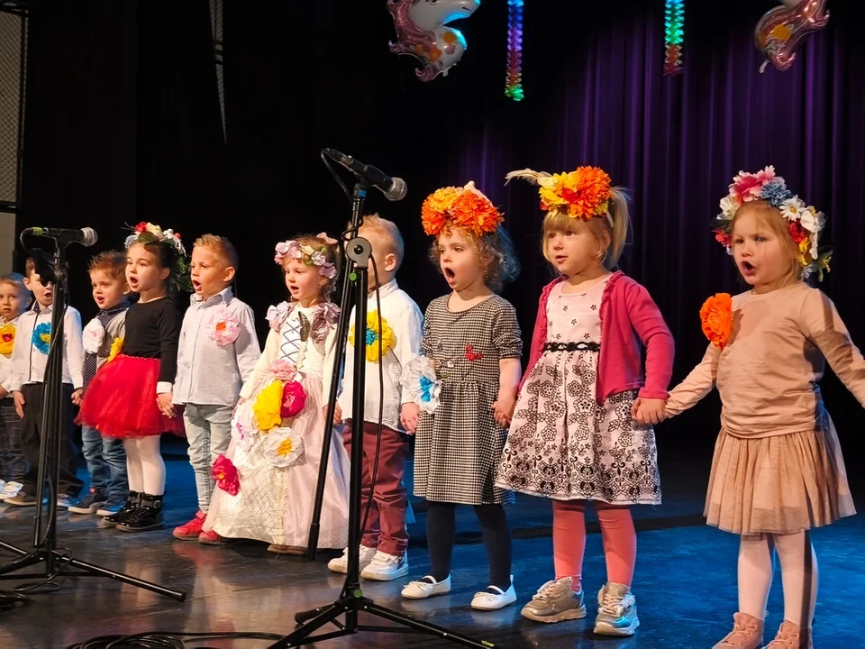 Nowa Ruda. Kolorowy Festiwal Piosenki Przedszkolnej w Miejskim Ośrodku Kultury [galeria]