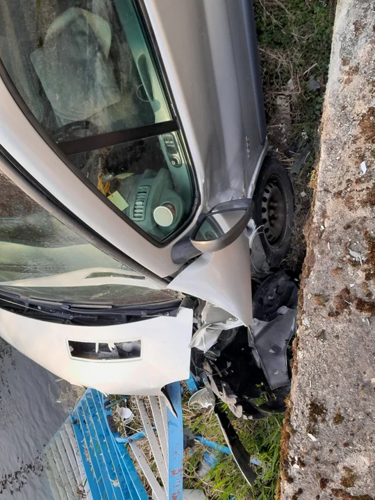 Gmina Kamieniec Ząbkowicki. Bus wpadł do przydrożnego potoku