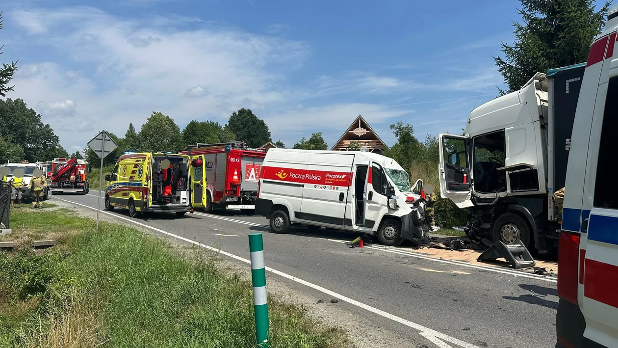 Świecko. Czołowe zderzenie busa i ciężarówki. Trwa reanimacja