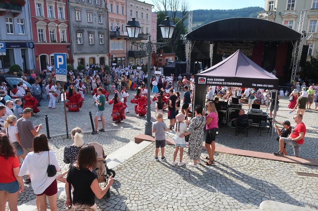 Nowa Ruda. Rozpoczął się Międzynarodowy Festiwal Folkloru [galeria]