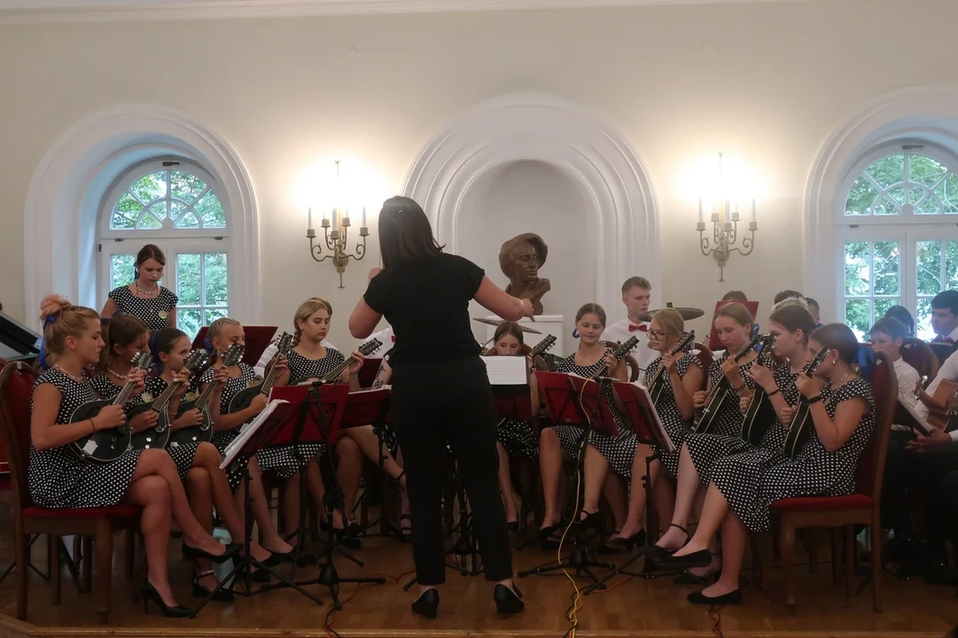 Duszniki-Zdrój. Cudowny koncert muzyki filmowej (i nie tylko) na deskach Teatru Zdrojowego.