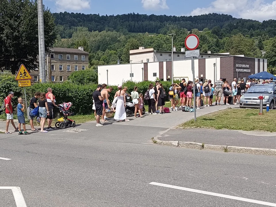 Nowa Ruda. Przez miesiąc z basenu skorzystało kilkadziesiąt tys. osób