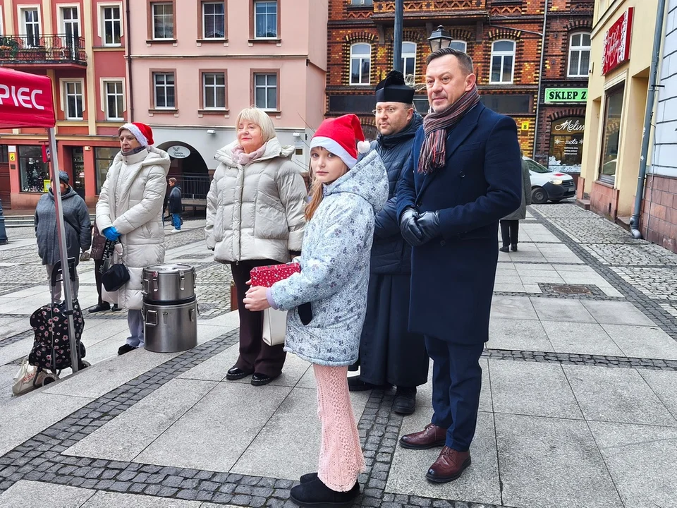 Za nami X Jubileuszowa Wigilia Opłatkowa na rynku w Nowej Rudzie [zdjęcia]