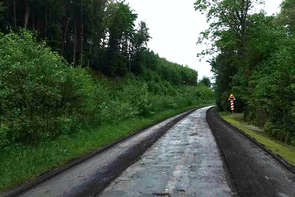 Do końca czerwca zakończy się remont drogi między Słupcem i Dzikowcem