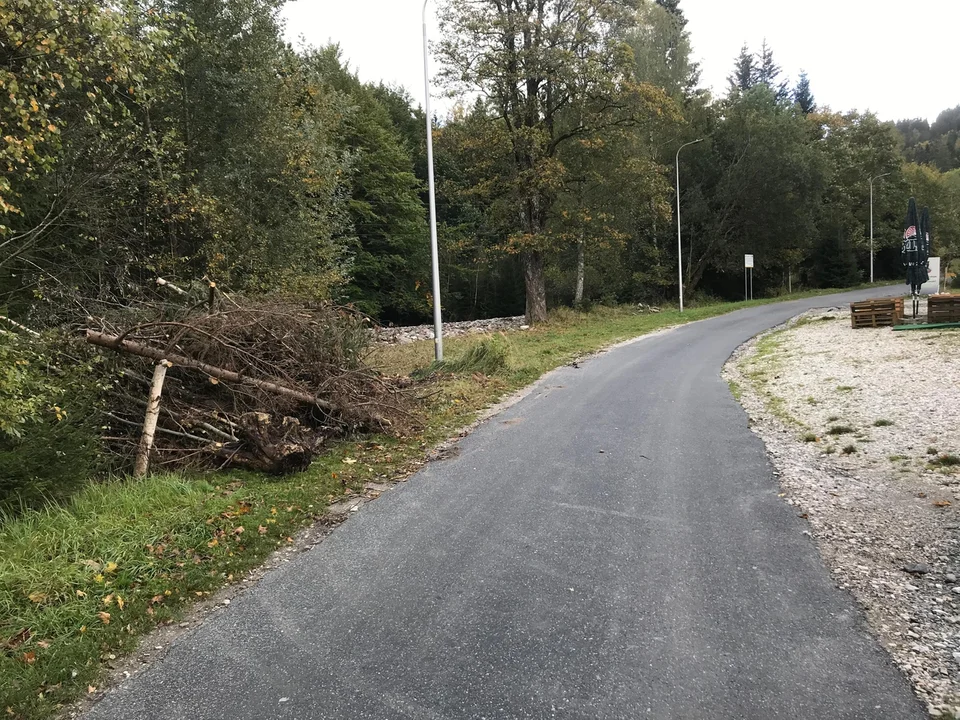 Okolice pękniętej tamy dwa tygodnie po przejściu fali powodziowej [zdjęcia]