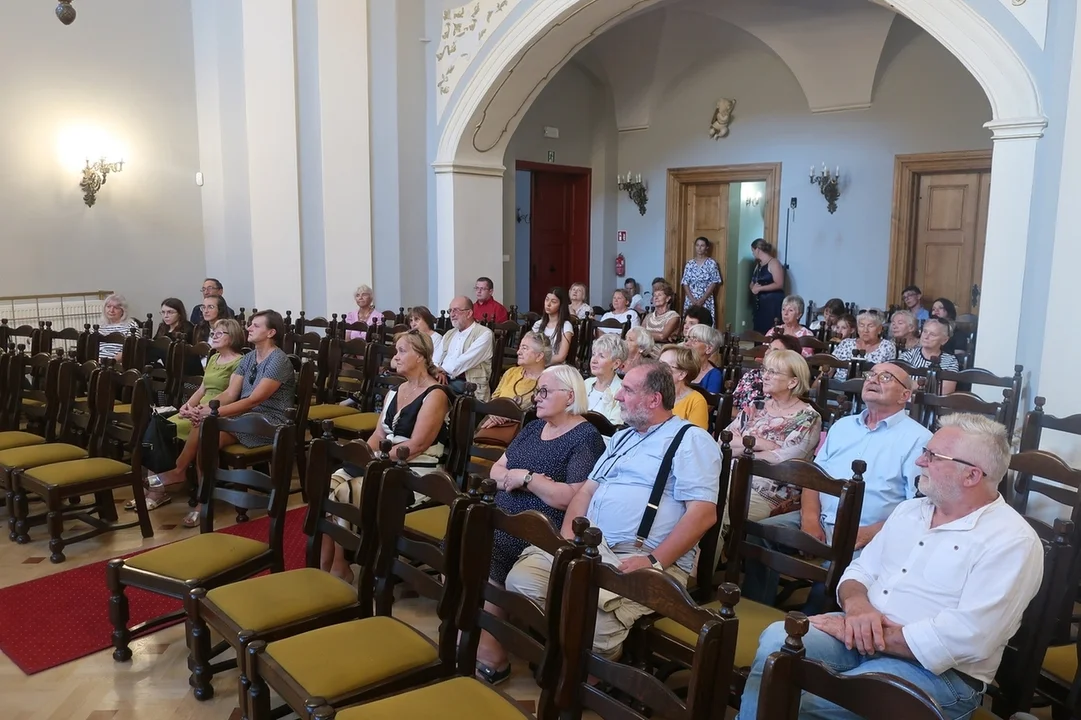 Kłodzko. Świetny występ kobiecego duetu wieńczy tydzień z muzyką klasyczną [zdjęcia]