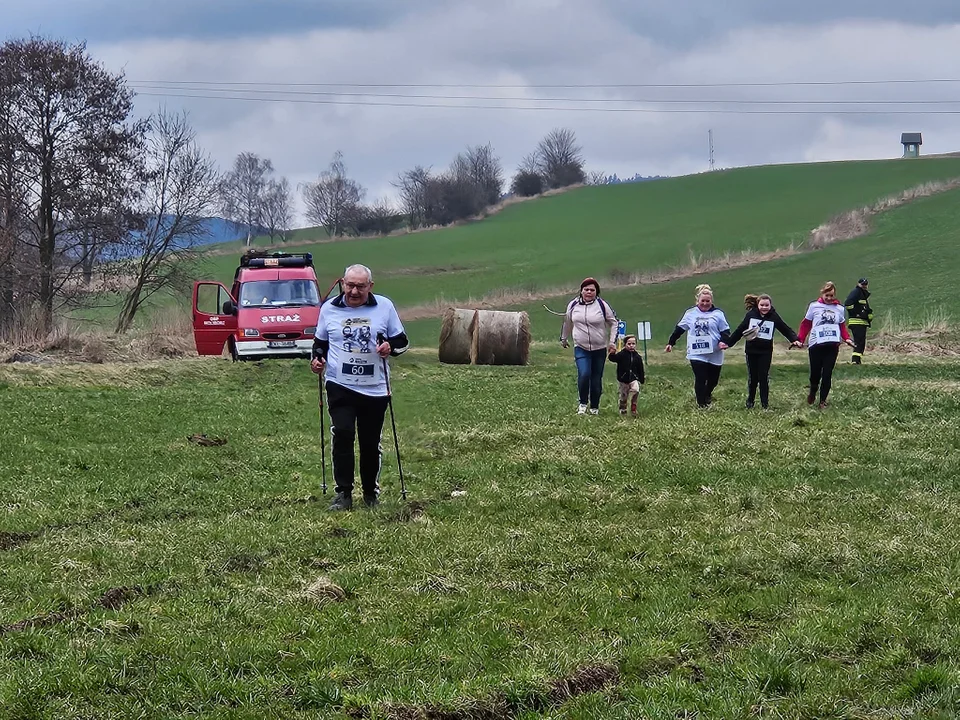 Gmina Nowa Ruda. Tropem Wilczym w Woliborzu pobiegło 120 osób [zdjęcia]