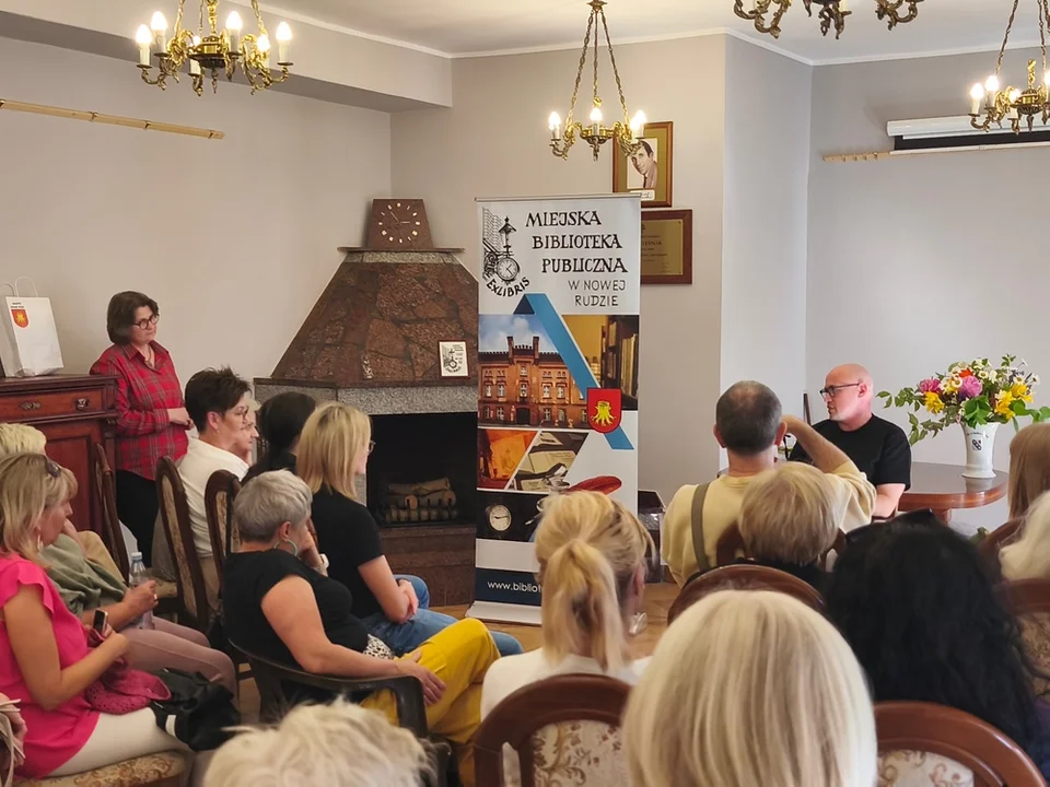 Inauguracja Festiwalu Dzieje Się w Nowej Rudzie. Marek Margielewski, prof. Jan Miodek i Sigit Band w MBP [galeria]