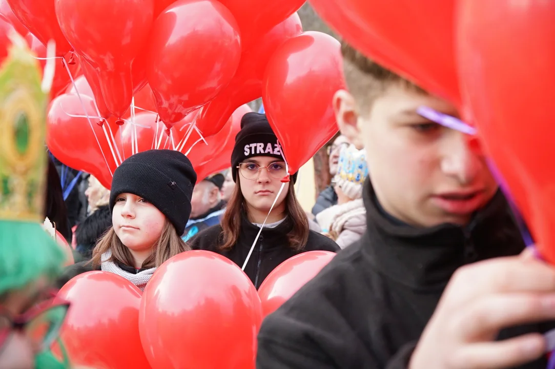 Orszak Trzech Króli przeszedł ulicami Jugowa. Było kolorowo i wesoło [galeria]