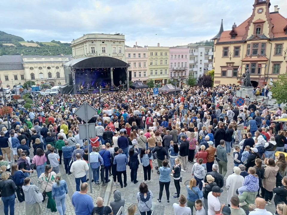 Nowa Ruda. Rozpoczął się Festiwal Góry Literatury. Tłumy na koncercie Vito Bambino