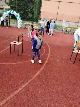 Seniorzy kontra dzieci – międzypokoleniowe zawody sportowe w Polanicy-Zdroju [galeria]