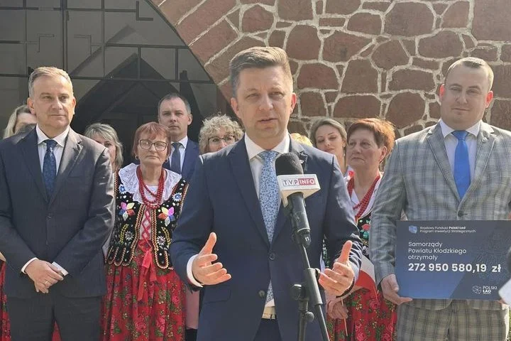 Kampania wyborcza trwa. Parlamentarzyści PiSu przyjechali do Ludwikowic Kłodzkich