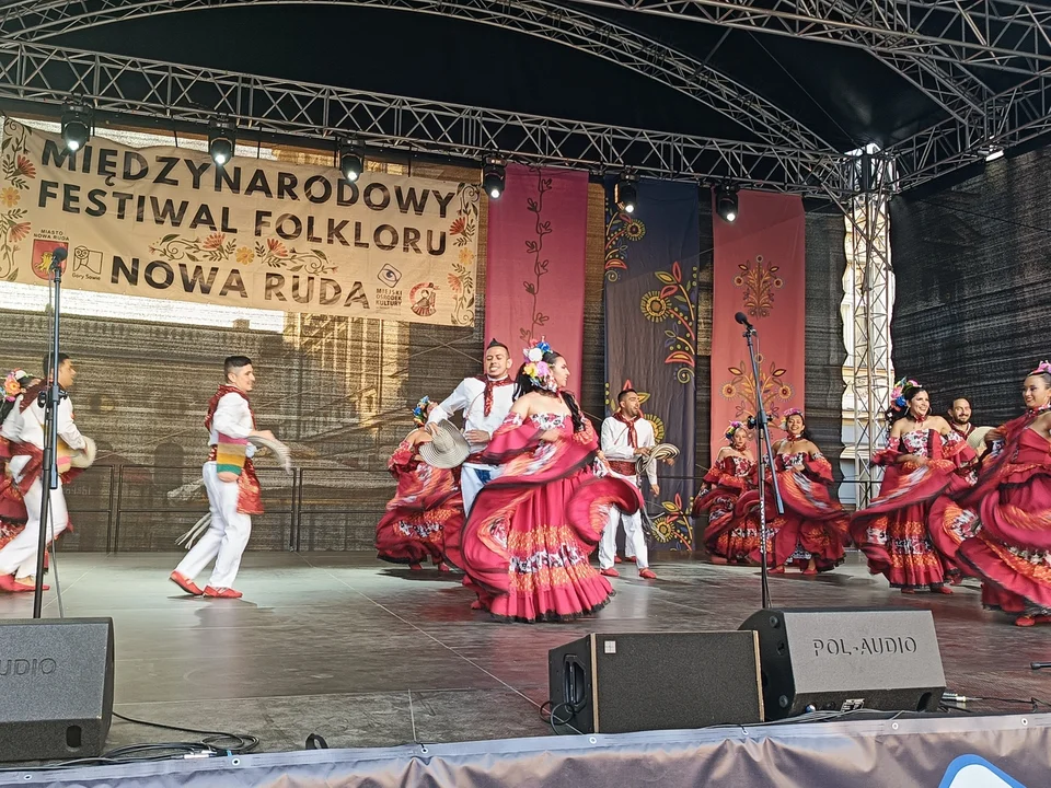 Nowa Ruda. Rozpoczął się Międzynarodowy Festiwal Folkloru [galeria]