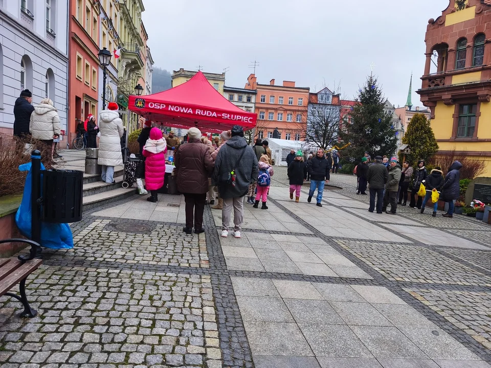 Za nami X Jubileuszowa Wigilia Opłatkowa na rynku w Nowej Rudzie [zdjęcia]